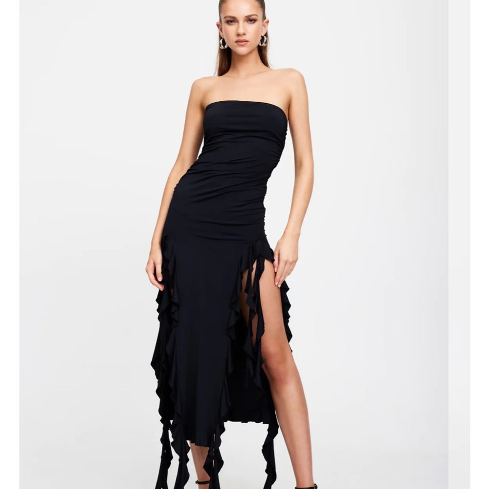 Nwt lioness strapless dress RENDEZVOUS STRAPLESS DRESS
LICORICE
